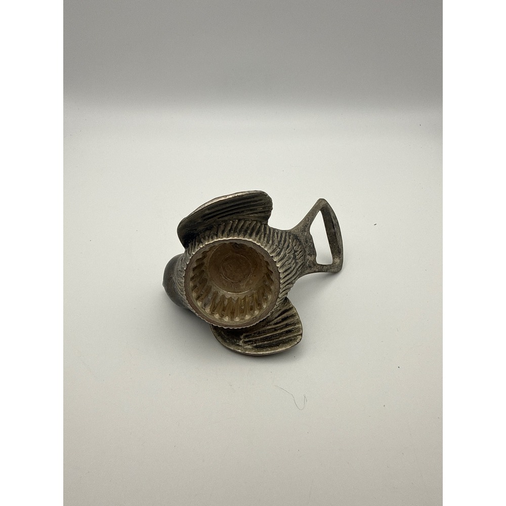 Vintage Cast Metal Bird Bottle Opener Silver Tone Figural Sparrow Paperweight - Picture 3 of 3
